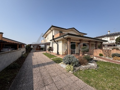 Foto Villa bifamiliare in Via Don Minzoni RO, Villamarzana Centro di 125 m²