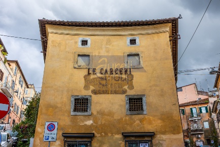 Foto Locale commerciale in Via Nazario Sauro, Genzano di Roma di 290 m²