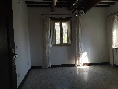 Foto Appartamento in via Piavola 55, Buti Centro di 120 m² con 7 locali