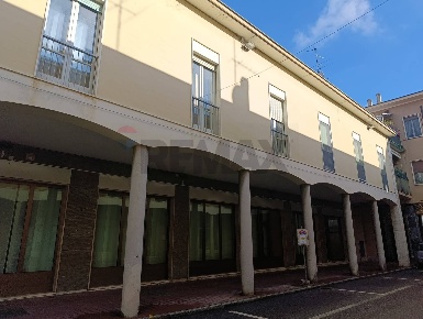 Foto Locale commerciale in via libertà 5, Sannazzaro de' Burgondi Centro