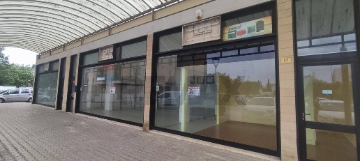 Foto Locale commerciale a Pescara Tirino di 342 m² con 8 locali in vendita