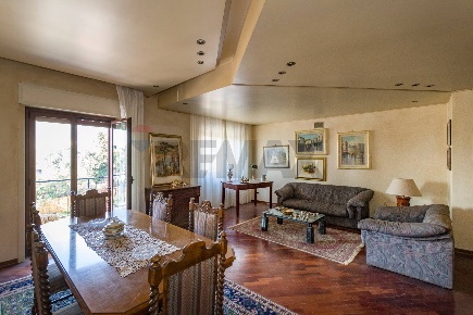 Foto Appartamento in Via Pietro Ermelindo Lungaro 3, Palermo di 159 m²