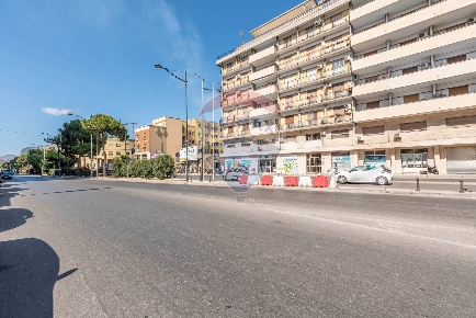 Foto Ufficio in Via Francesco Crispi 133, Palermo Porto di 143 m²