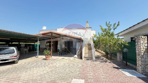 Foto Villa unifamiliare in Localita Palude Mezzane 68, Vieste di 150 m²