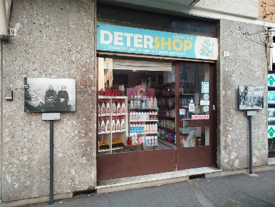 Foto Attività commerciale in Via Garibaldi 91, Cornaredo Centro di 45 m²