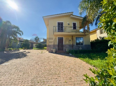 Foto Villa unifamiliare in Via L.29 65/B, Misilmeri di 164 m² con 5 locali