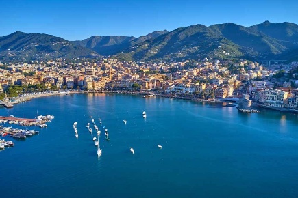Foto Appartamento in Via della Libertà 34, Rapallo di 148 m² con 7 locali