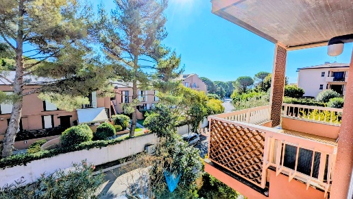 Foto Appartamento in Via della Pineta 95, Arenzano Pineta di 84 m²