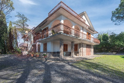 Foto Villa unifamiliare in Strada Sant'Antonino snc, Cassino di 796 m²