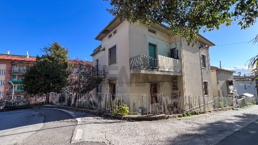 Foto Casa indipendente in Via Michelangelo 3, Osimo Centro di 260 m²