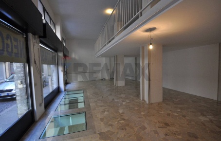 Foto Negozio in Via Medici 15, Milano Carrobbio di 195 m² con 5 locali