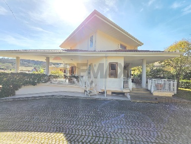 Foto Villa unifamiliare in Via Alessandro Manzoni 173, Rende Surdo