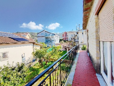 Foto Appartamento in Via Radice 9, Agropoli Centro di 100 m² con 5 locali