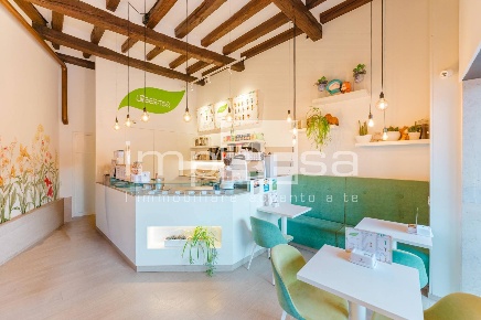 Foto Bar in via cavour, Conegliano Centro di 35 m² con 2 locali in vendita