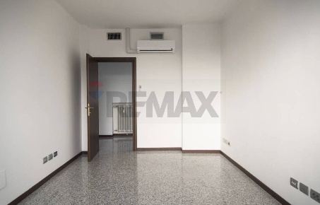 Foto Ufficio in Via Valassina 24, Milano Dergano di 120 m² con 4 locali