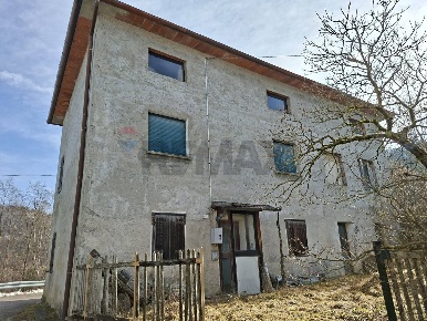 Foto Case semi ndipendenti in via Ronce 80, Belluno di 160 m² con 5 locali