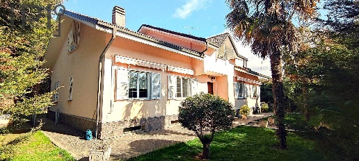 Foto Villa unifamiliare in Via C. Pavese 11, Carcare di 540 m² in vendita