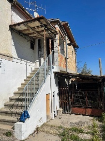 Foto Casa indipendente a Notaresco di 145 m² con 3 locali in vendita