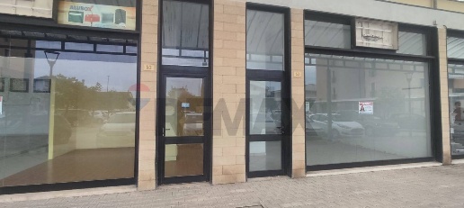 Foto Locale commerciale in Via Musone, Pescara Tirino di 342 m² in vendita