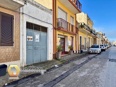 Foto Posti auto in via Umberto, Canicattini Bagni di 65 m² con 2 locali