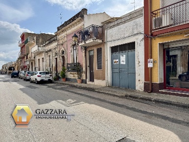 Foto Posti auto in via Umberto, Canicattini Bagni di 65 m² con 2 locali