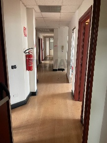 Foto Locale commerciale in VIA POLVERIERA 25, Novate Milanese di 1500 m²