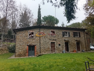 Foto Attività commerciale a Arezzo di 400 m² con 10 locali in vendita