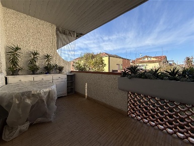 Foto Appartamento a Massa Marina di Massa Centro di 95 m² con 4 locali