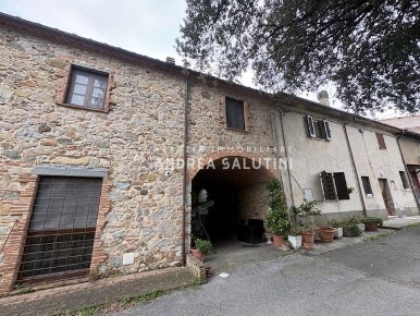 Foto Casa indipendente a Chianni di 102 m² con 4 locali in vendita
