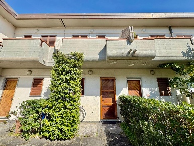 Foto Villa a schiera a Massa Marina di Massa Centro di 70 m² con 3 locali