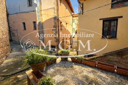 Foto Casa indipendente a Vicopisano Centro di 122 m² con 6 locali