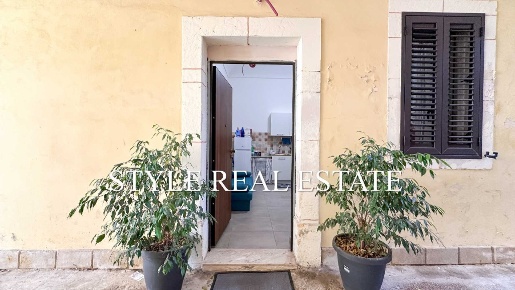 Foto Appartamento in Via Formide, Siracusa di 74 m² con 3 locali in vendita