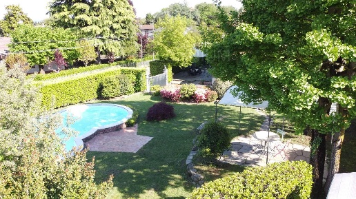 Foto Villa singola a Arona Centro di 296 m² con 7 locali in vendita