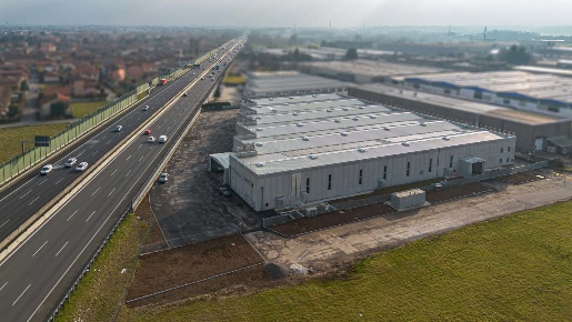 Foto Capannone industriale a Lainate Centro di 6290 m² in vendita