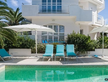 Foto Villa unifamiliare a Montignoso Cinquale di 130 m² con 6 locali