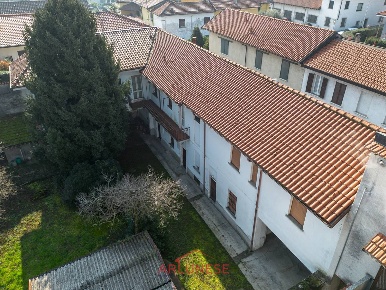 Foto Casa indipendente in Via Filzi 21, Parabiago Centro di 300 m²