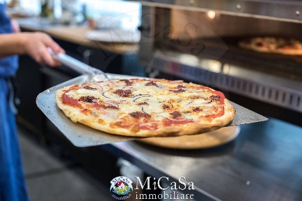 Foto Attività commerciale in Viale Del Tirreno 10, Pisa Tirrenia di 230 m²