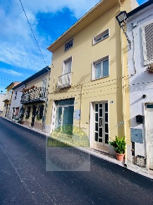 Foto Case semi ndipendenti in via Roma 11, Palmoli Centro di 105 m²