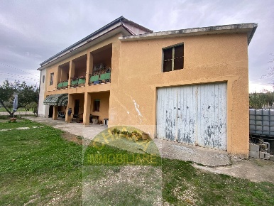 Foto Casa indipendente in Contrada Selva, Gissi di 234 m² con 5 locali