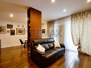 Foto Appartamento in Via Peucetia 10, Bari Japigia di 133 m² con 4 locali