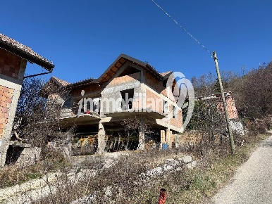 Foto Casa indipendente in via Macindole snc, L'Aquila di 400 m² in vendita