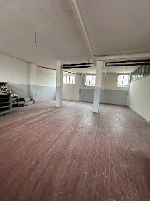 Foto Magazzino in via Crivelli 25, Varedo di 86 m² con 1 locali in vendita