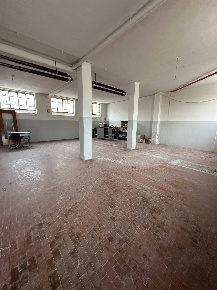 Foto Magazzino in via Crivelli 25, Varedo di 86 m² con 1 locali in vendita