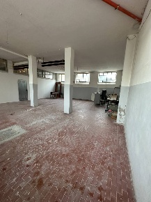 Foto Magazzino in via Crivelli 25, Varedo di 86 m² con 1 locali in vendita