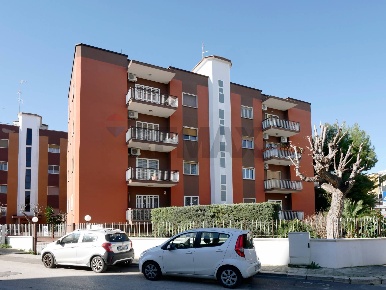 Foto Appartamento in Via Rimini 1, Modugno di 136 m² con 5 locali