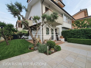 Foto Casa indipendente in VIA ELETTICA, Viareggio di 130 m² con 6 locali