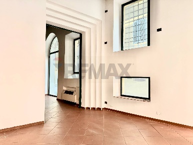 Foto Locale commerciale in Via Canalino 70/72, Modena Centro Storico