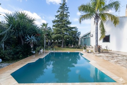 Foto Villa unifamiliare a Comiso di 228 m² con 11 locali in vendita