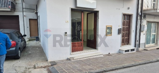 Foto Locale commerciale in via Angelo Minichiello sn, Grottaminarda Centro