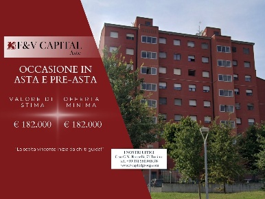 Foto Appartamento in Via Bolla, Milano Gallaratese di 98 m² con 5 locali